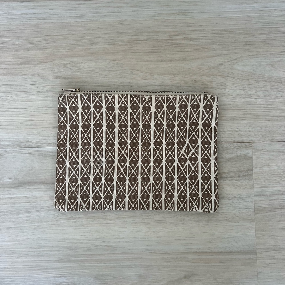 Manaola Clutch
